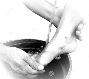 foot-washing-vignette-depicts-jesus-love-form-john-as-jesus-washes-disciples-feet-passover-fest-black-white-70952953